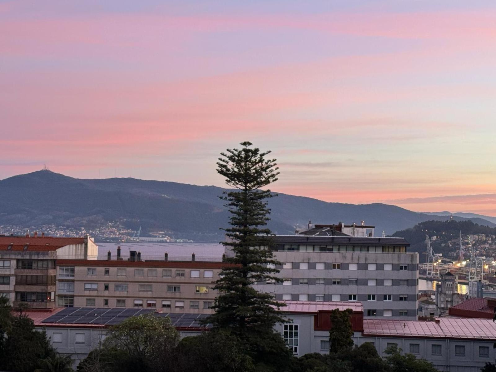 Moderno Apartamento Con Vistas A La Ria De Vigo Bagian luar foto