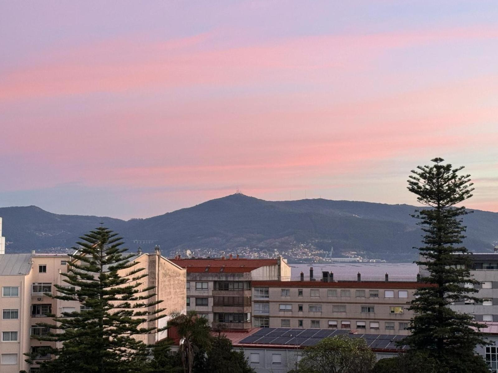 Moderno Apartamento Con Vistas A La Ria De Vigo Bagian luar foto